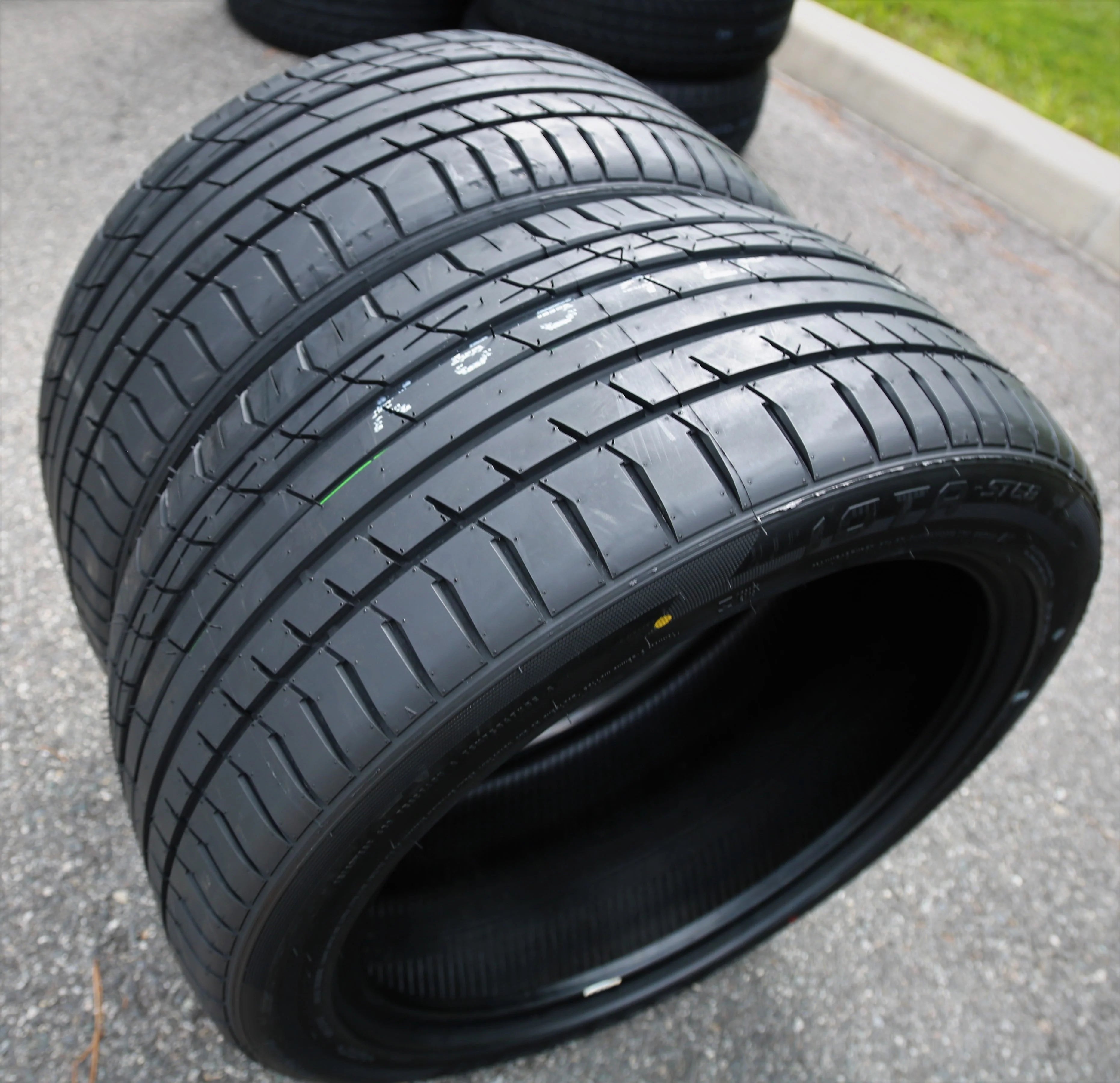 A set of 4 (quad) 285/35R21 ZR 105Y XL A/S performance tires
