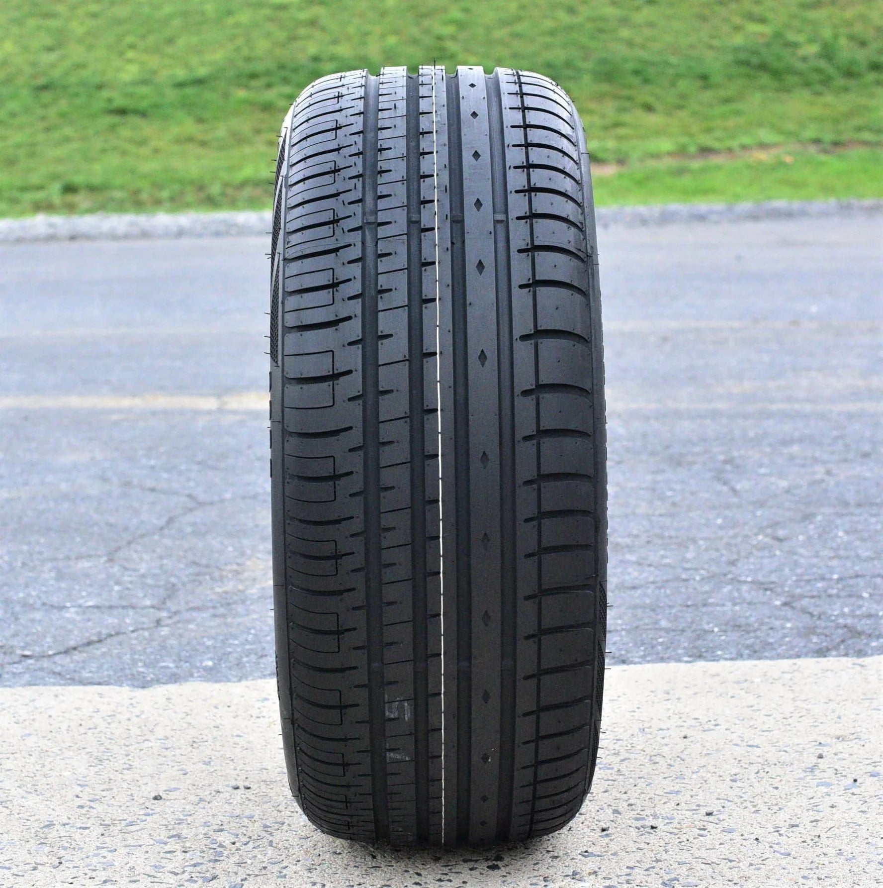 A pair of 2(2) 225/40R20 101W XL AS A/S performance tires