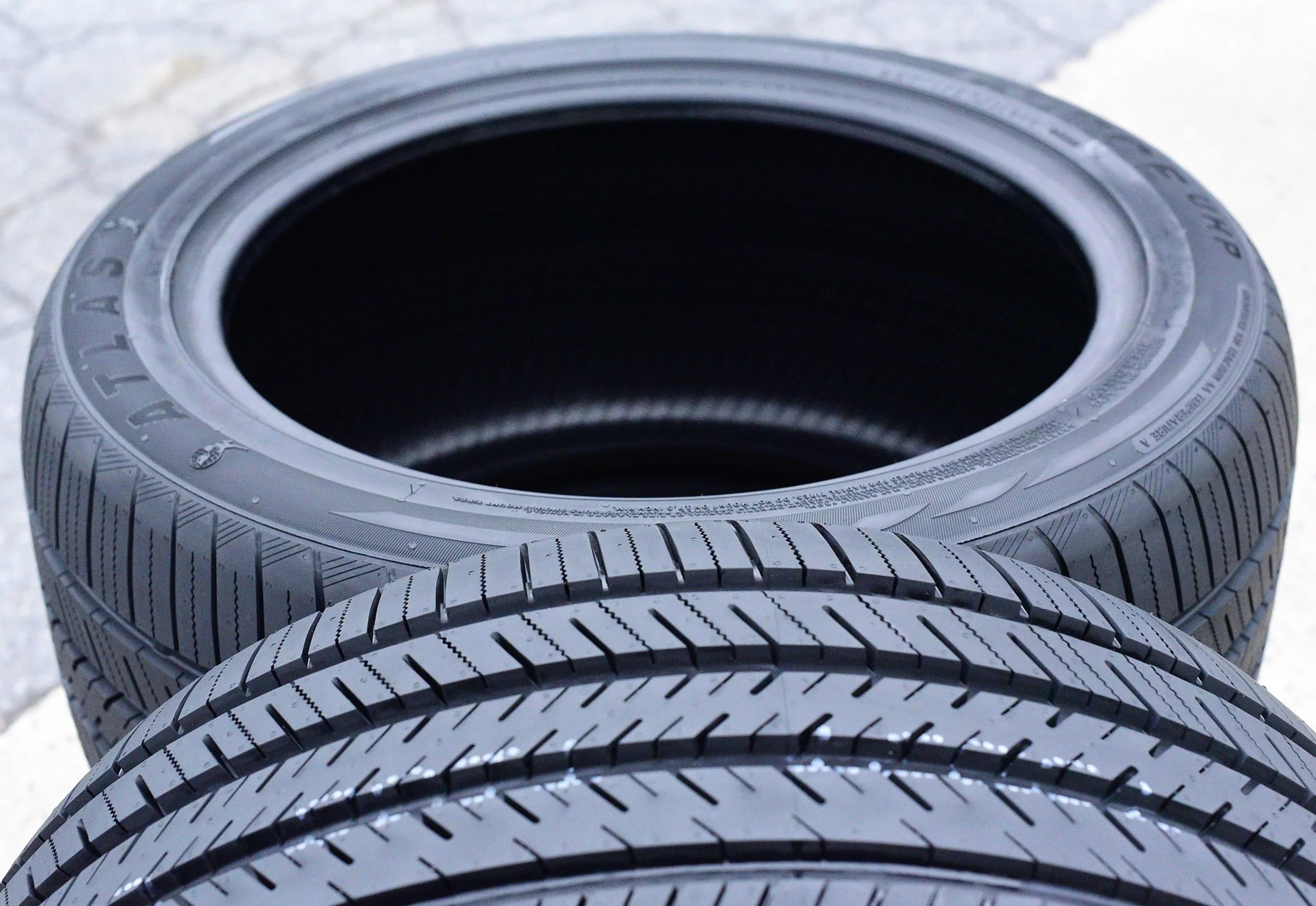 A pair of 2 (2)265/35R20 99Y XL high performance all-season tires fit: 2015-23 Ford Mustang EcoBoost Premium, 2012-13 Audi A7 Quattro Base